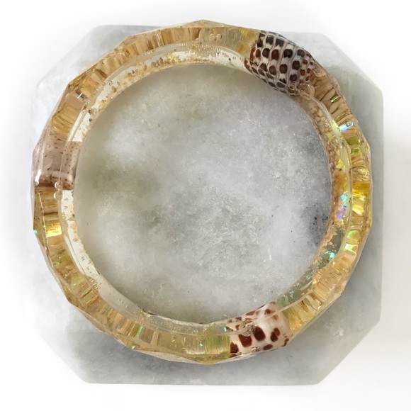 Hawaiian Cone Shell Sand & Glitter Faceted Bangle - Picture 2 of 5